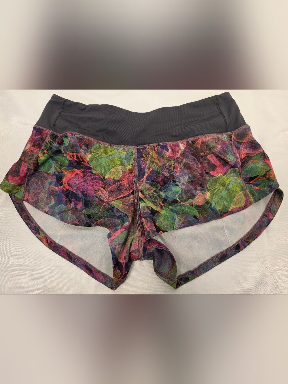 Lululemon Speed Up Low-Rise Lined Short 2.5" Vivid Floral Size 2